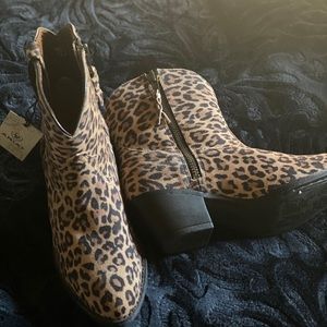 Women’s size 7 boots